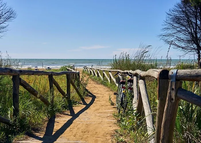 Cozy With A Balcony With Sea Side View Appartement Bibione